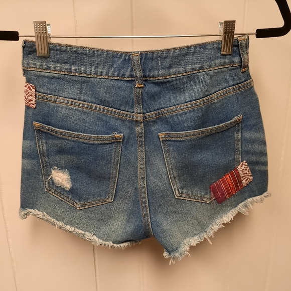 Bullhead Denim Cut Off Patchwork Shorts Size 3 - Picture 5 of 7